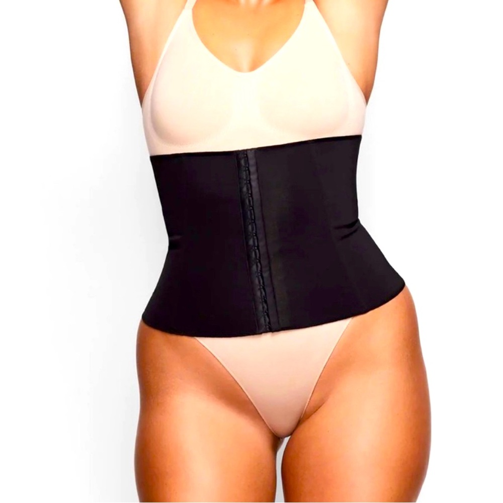 Skims onyx waist trainer ❤️